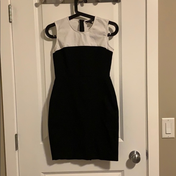 Banana Republic dress in size 4P. - Picture 1 of 4